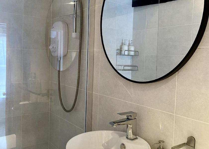 England Haywards Heath Studio-Superior-Private Bathroom-Street View-Mulberry