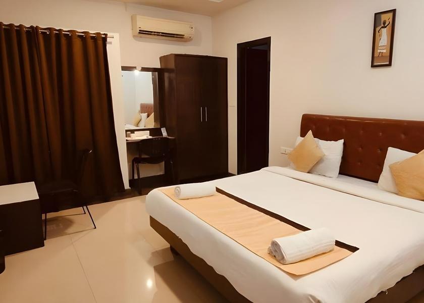 Andhra Pradesh Kakinada Club King Bed