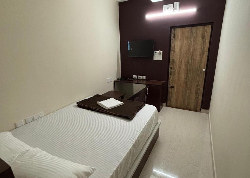 Tamil Nadu Salem Deluxe Double Non-AC Room with Ensuite Bathroom