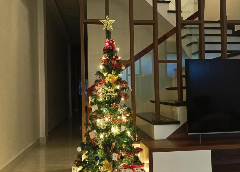 Shared lounge/TV area