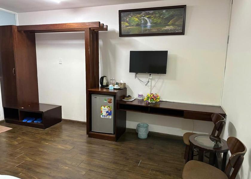 Shared lounge/TV area