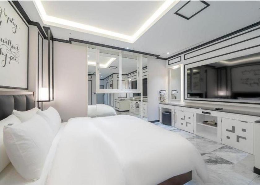 South Gyeongsang Gimhae Deluxe Styler Drive in