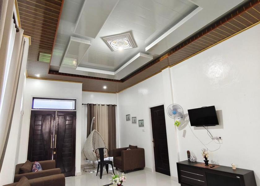 Shared lounge/TV area