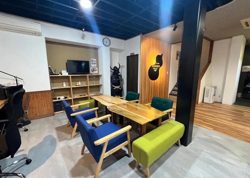 Shared lounge/TV area