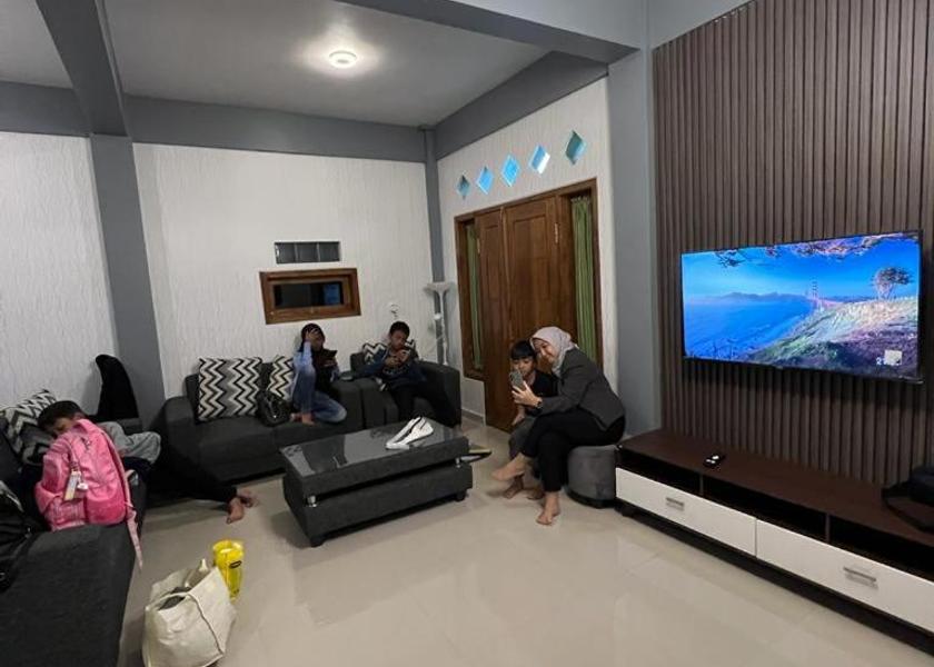 Shared lounge/TV area