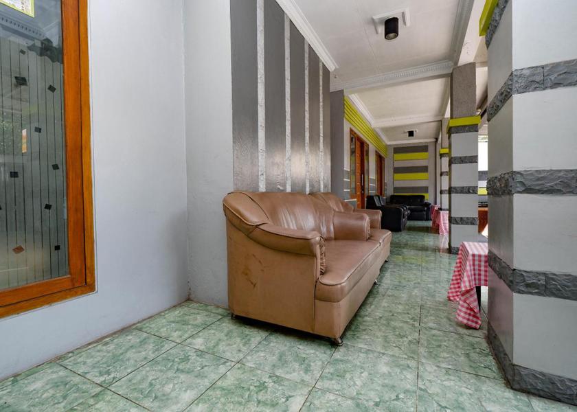 Shared lounge/TV area