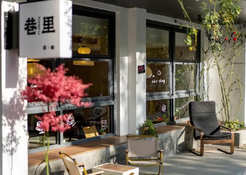 Shared lounge/TV area