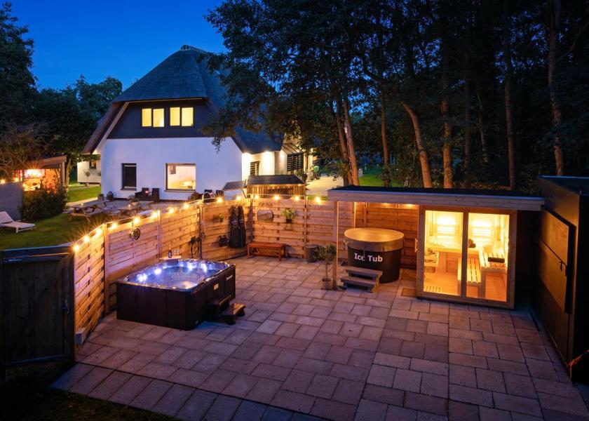 Hot tub