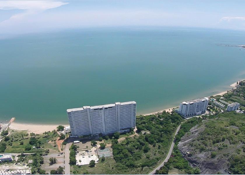 Swimming pool [outdoor]