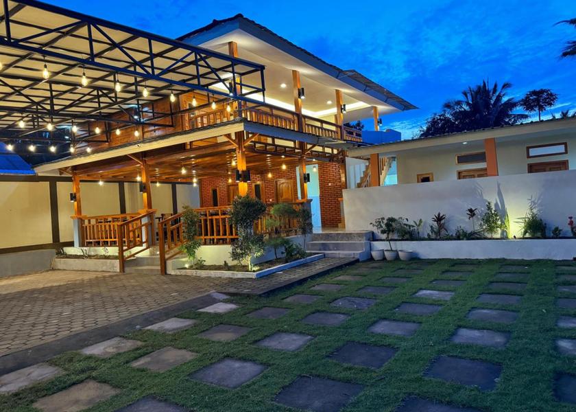 West Nusa Tenggara Bayan Hotel Exterior