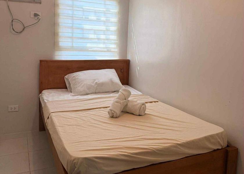 Central Visayas Mandaue Apartment with Mountain View