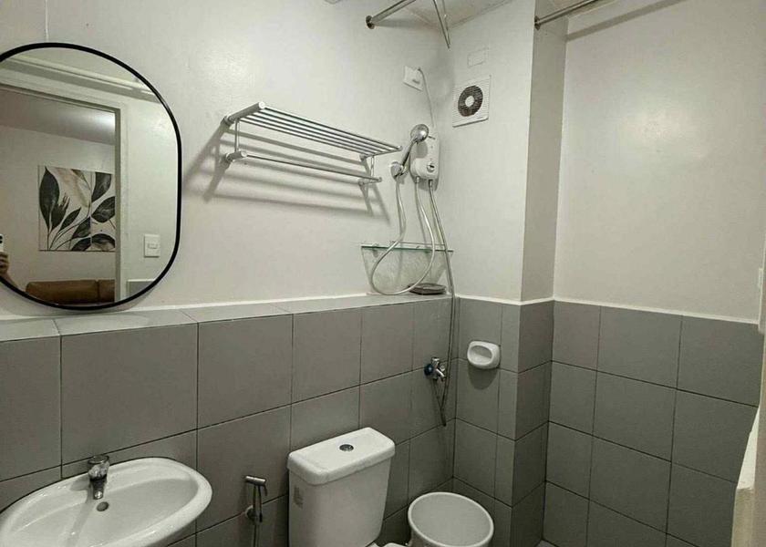 Central Visayas Mandaue Apartment with Mountain View