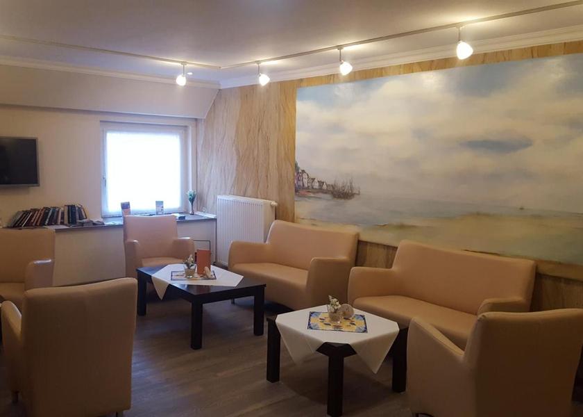 Shared lounge/TV area