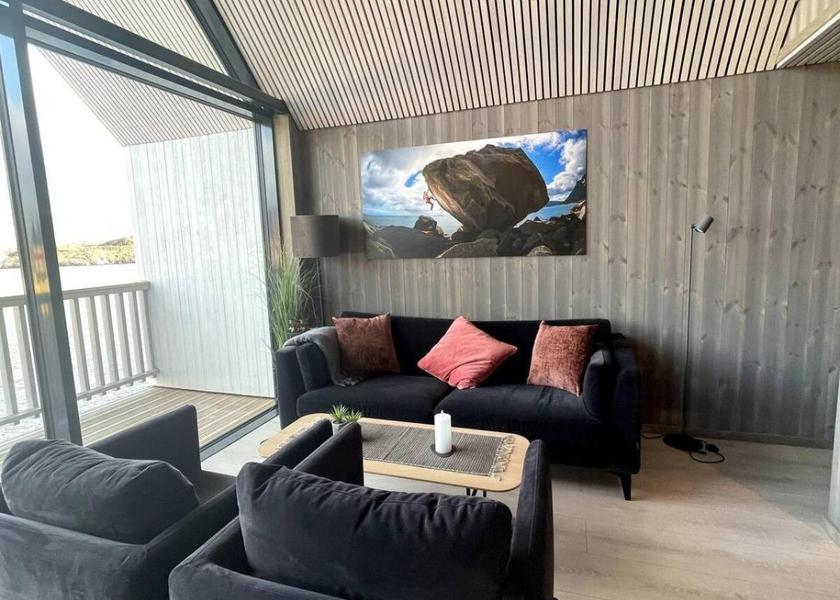 Shared lounge/TV area