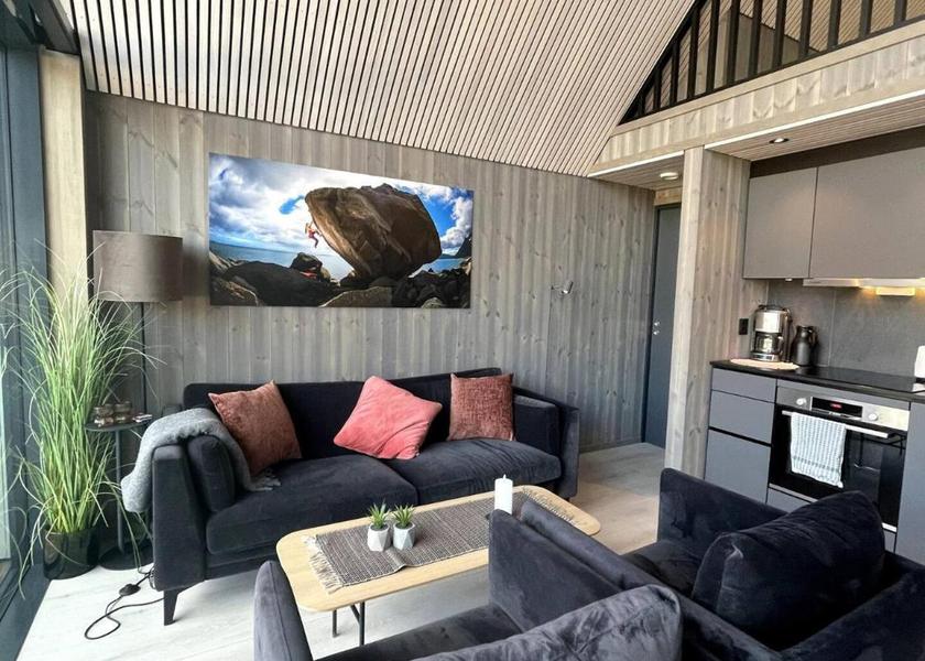 Shared lounge/TV area