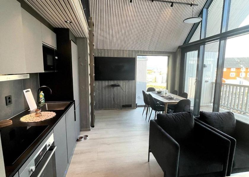 Shared lounge/TV area