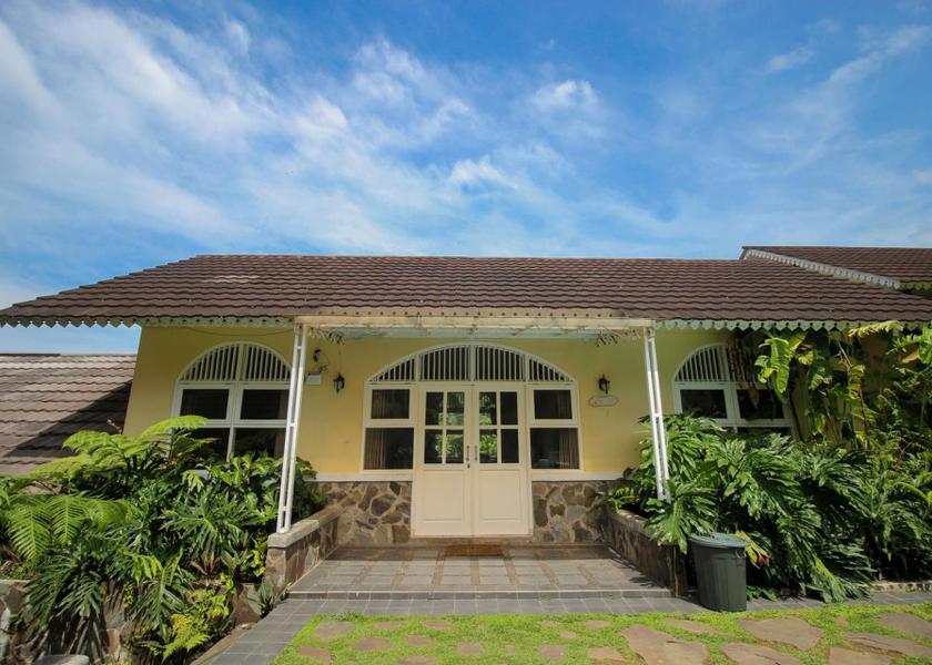 West Java Cisarua Hotel Exterior