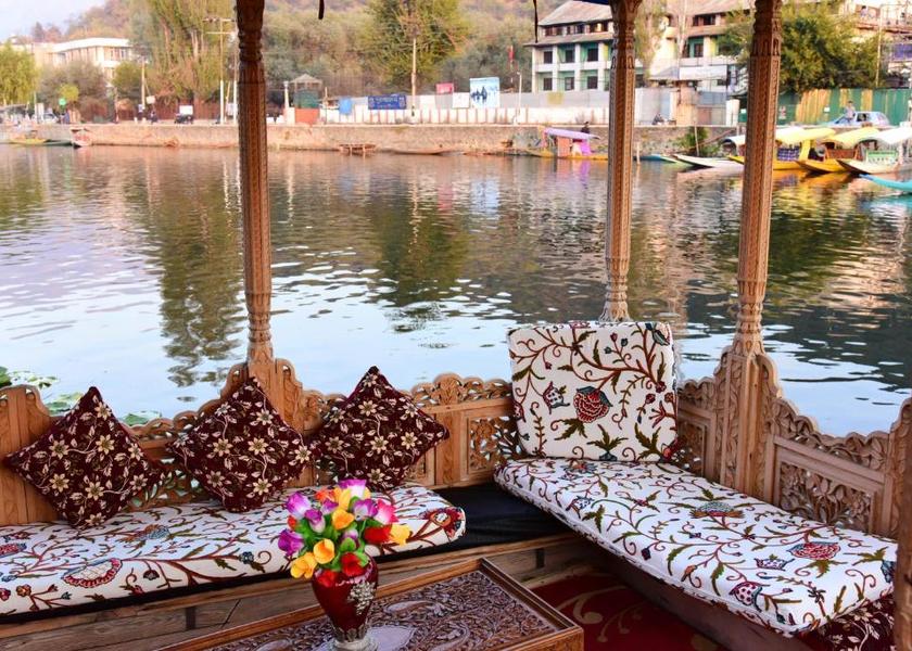 Jammu and Kashmir Srinagar Hotel Exterior