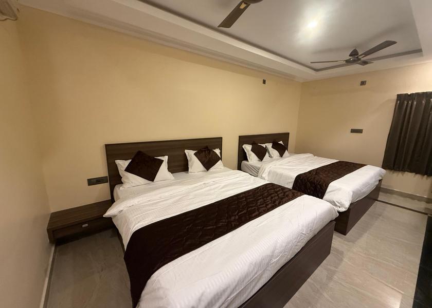 Tamil Nadu Kanchipuram Deluxe Family AC room