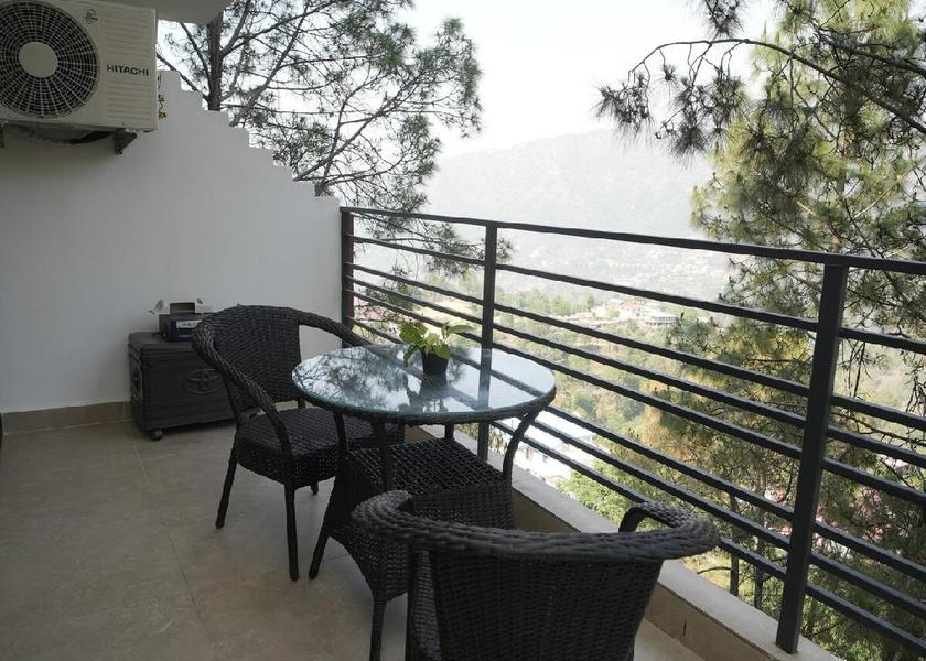 Himachal Pradesh Kasauli 180 View 2BHK w/ AC LiftRooftop Caf & Parking