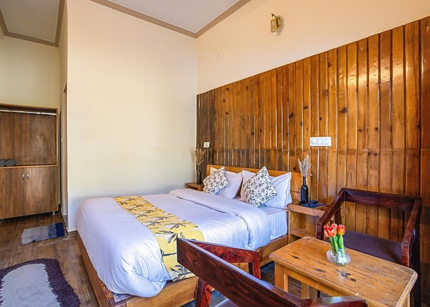 Uttarakhand Bhimtal Standard room with lake view