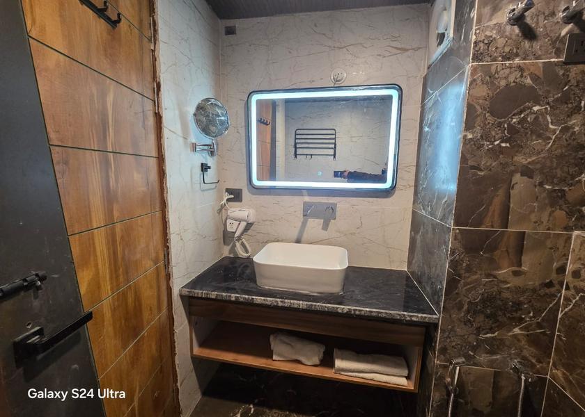 Uttarakhand Badrinath Deluxe Double Room