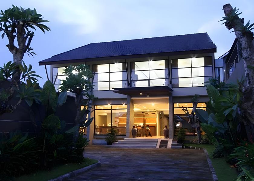 Central Java Baki Hotel Exterior