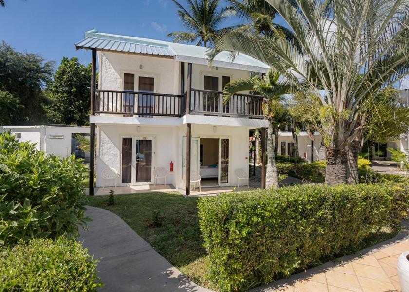  Tombeau Bay Exterior view