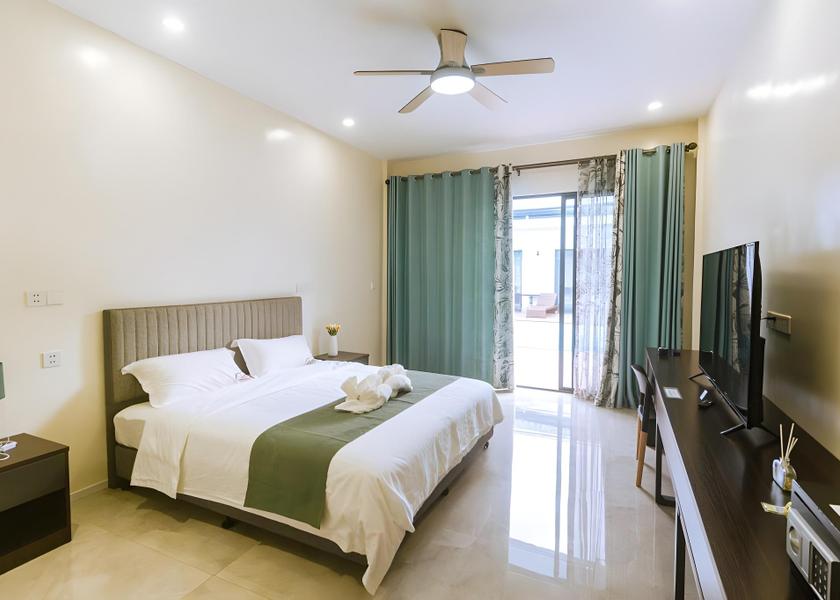 Central Visayas Panglao King Room with Balcony