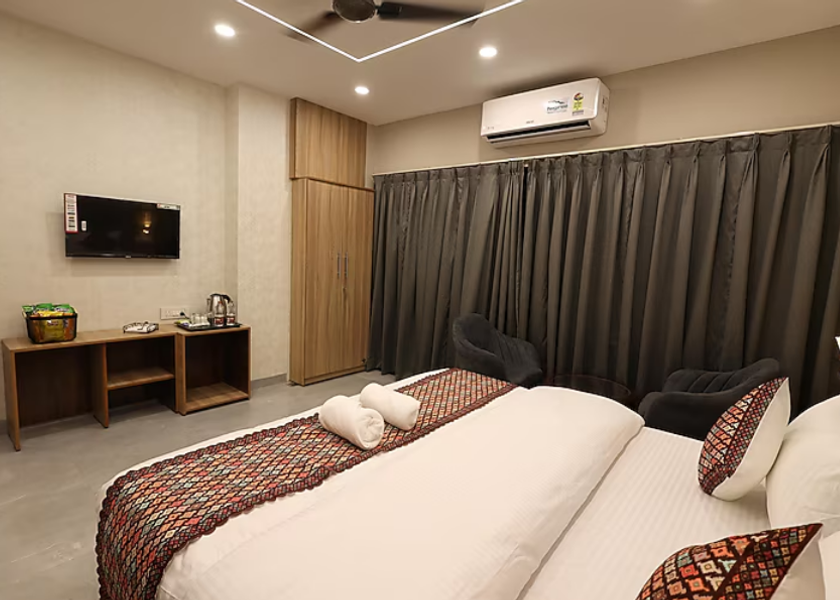 Uttar Pradesh Varanasi Executive Room with balcony and city view