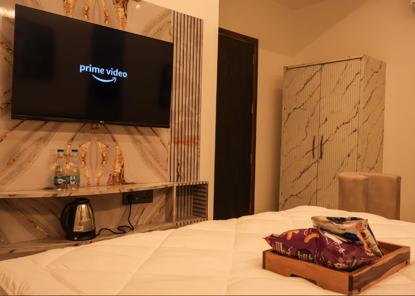 Uttar Pradesh Noida Suite Room