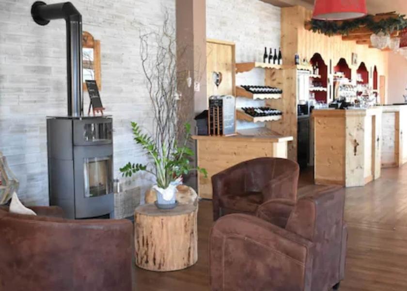 Grand Est Gerardmer Lobby sitting area
