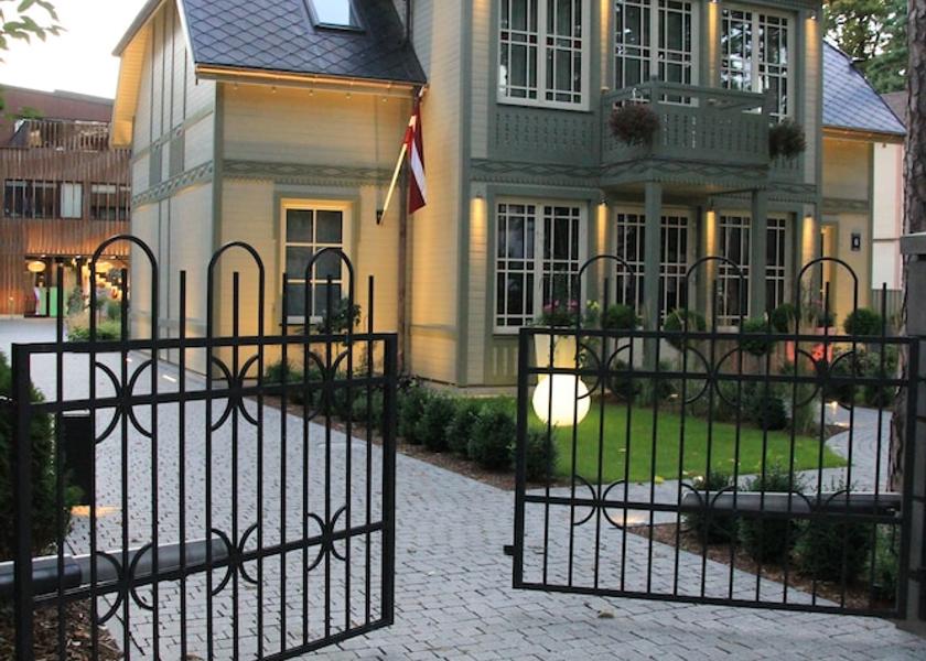  Jurmala Front of property - evening/night