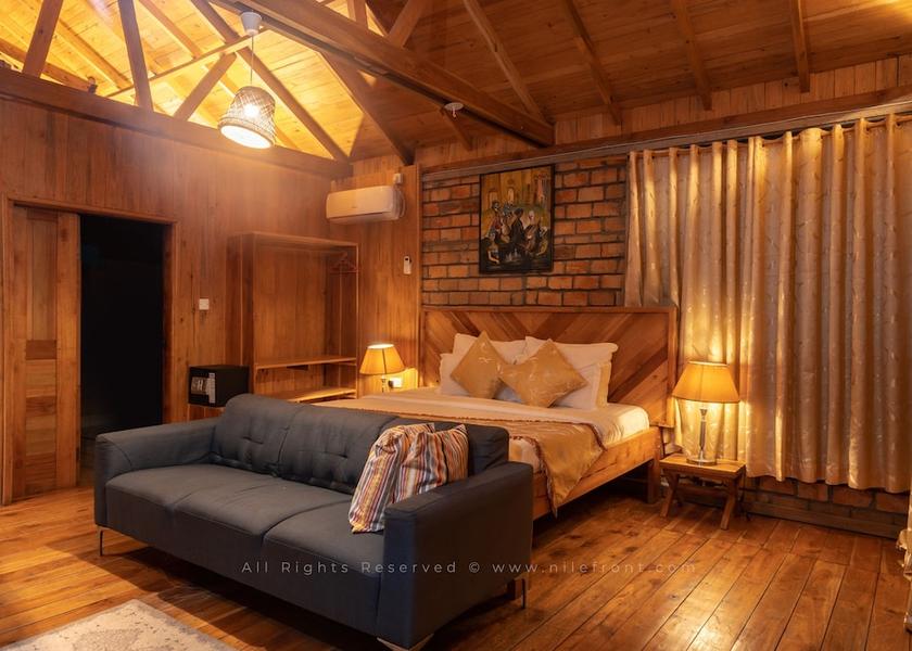  Jinja Room
