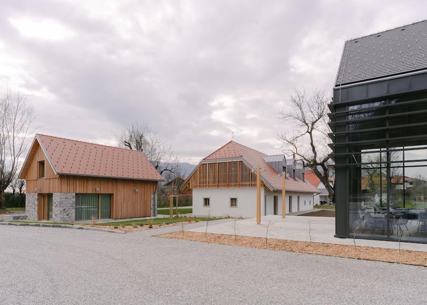  Postojna Exterior