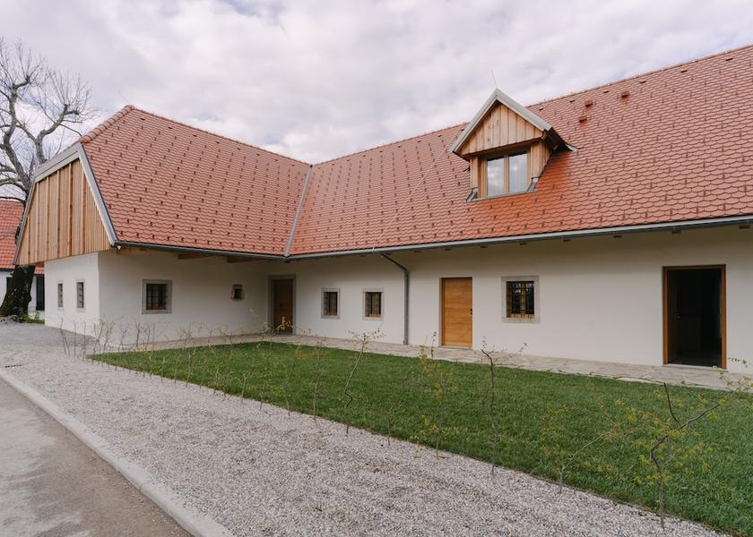  Postojna Front of property