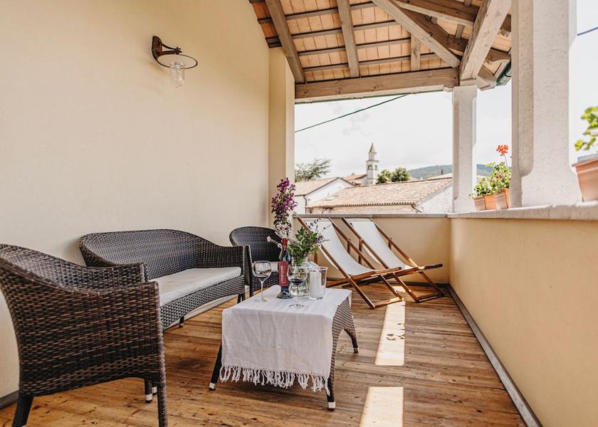  Sezana Balcony
