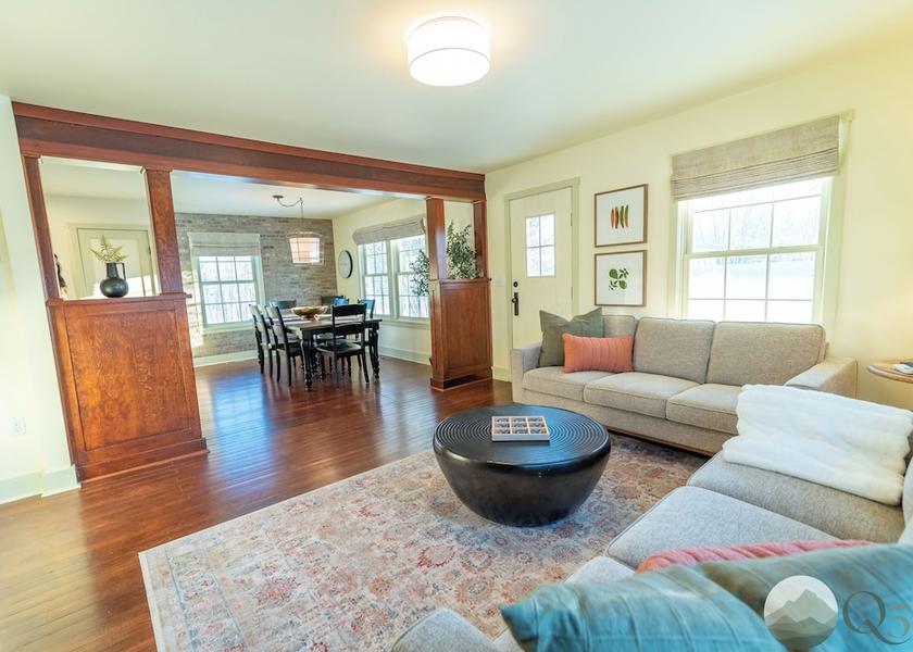 Alaska Palmer Living area