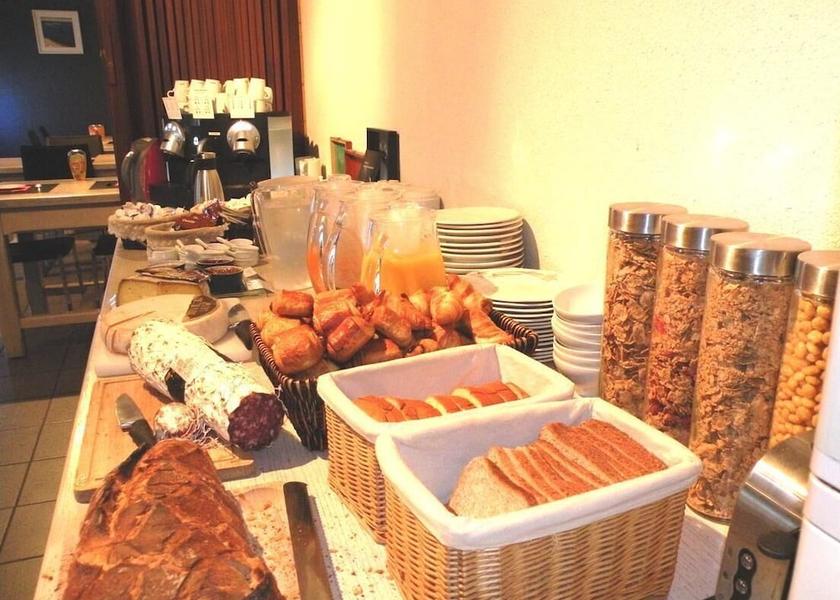 Nouvelle-Aquitaine Le Pian-Medoc Breakfast buffet