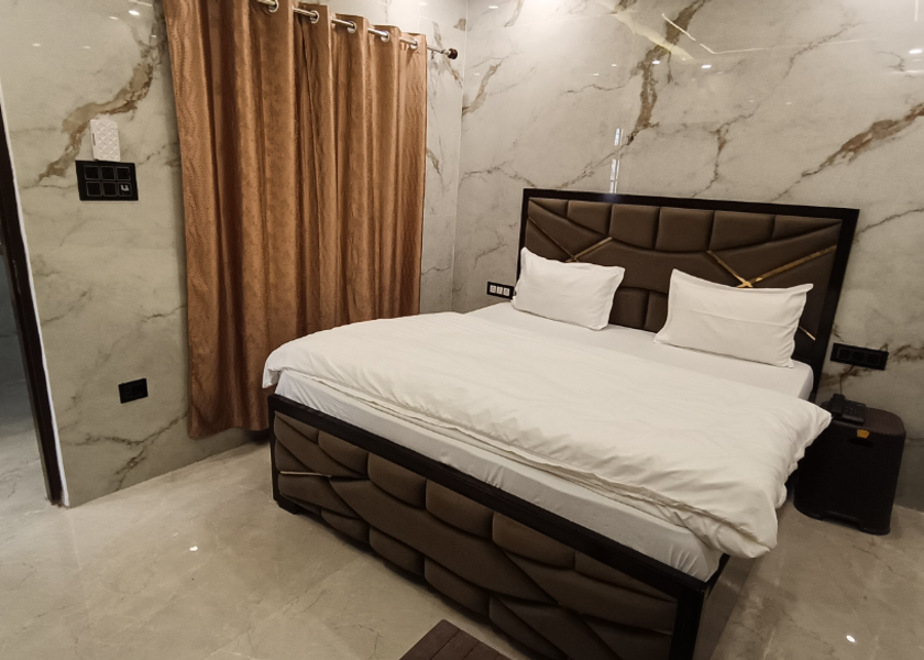 Jammu and Kashmir Jammu Deluxe Room (Double Bed)