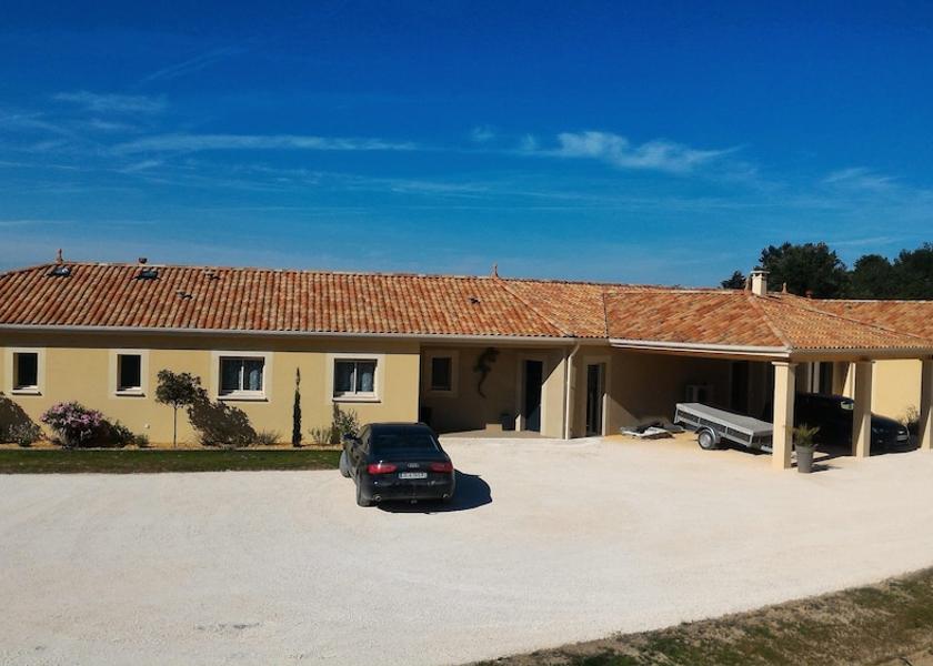 Nouvelle-Aquitaine Marcillac-Saint-Quentin Parking