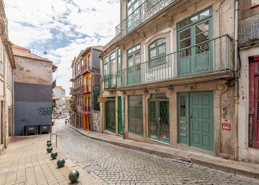 Porto Porto Front of property