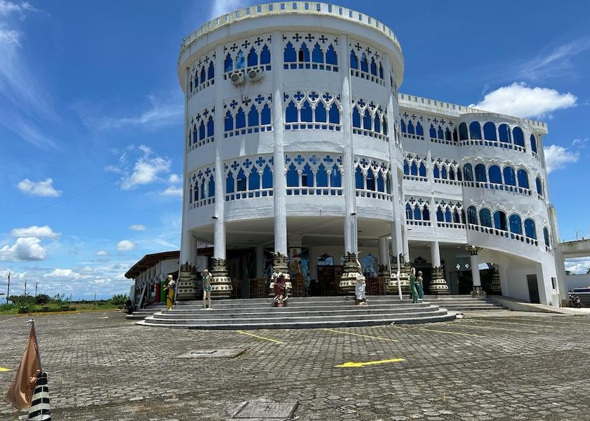 Esmeraldas Independencia Front of property