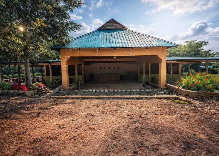 Western Region Kasese Exterior
