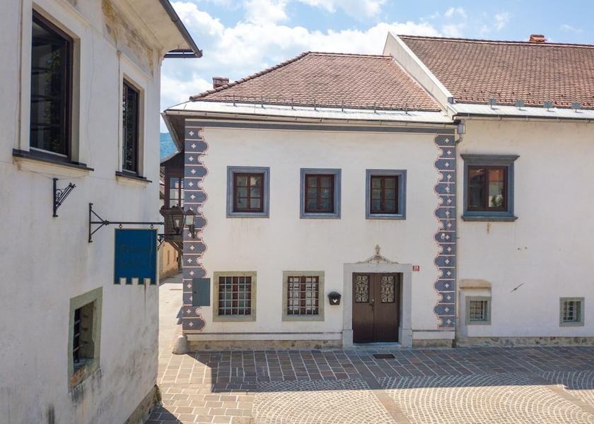  Radovljica Front of property