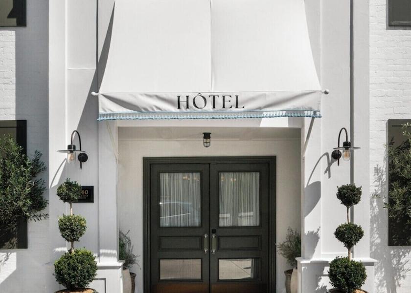 California Beverly Hills Front of property
