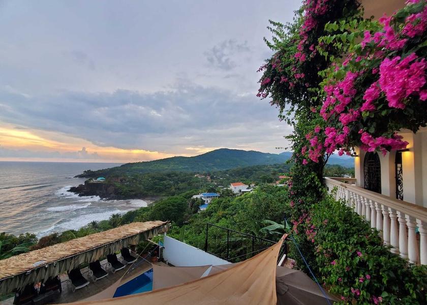 La Libertad Department Tamanique Balcony view