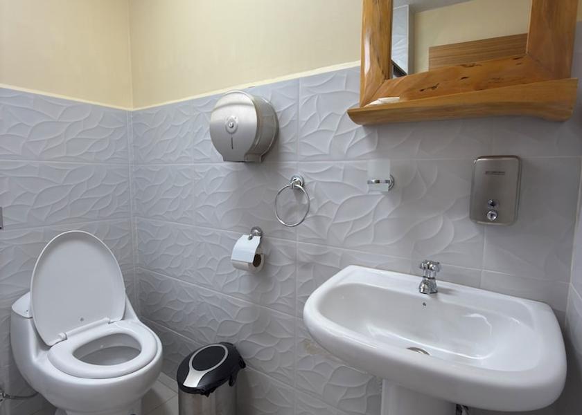Pichincha Tababela Bathroom