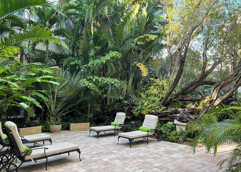 Florida Palm Beach Courtyard