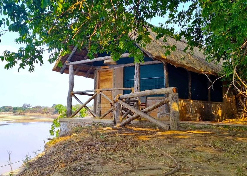 Eastern Mfuwe Front of property